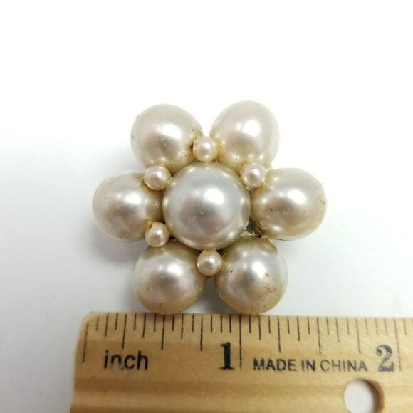 Vintage Faux Pearl Flowe Brooch, Retro Cluster Design, Estate Lapel Pin - Picture 4 of 6